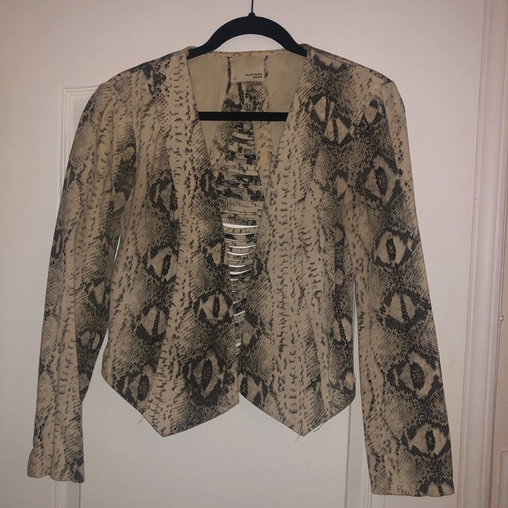 Lady snake print blazer with opening in back